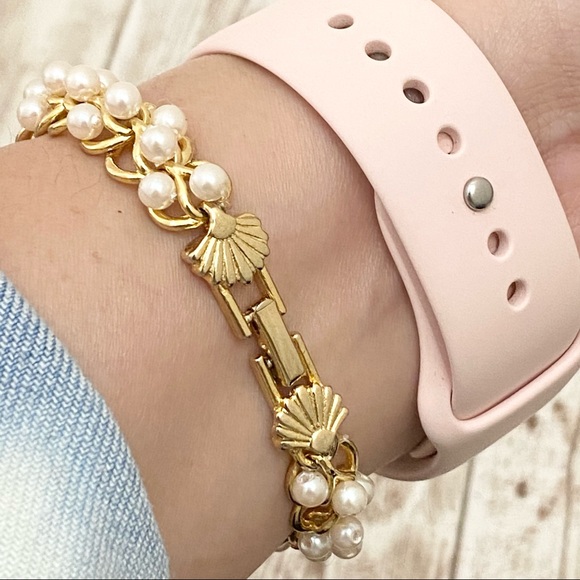 Richelieu Fan Shell Clasp Gold Faux Pearl Bracelet - Picture 5 of 16